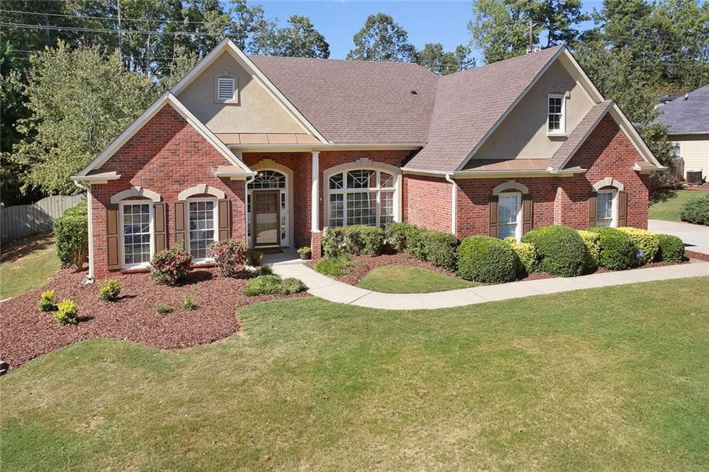 4 bedroom, 2,387 sq ft single family residence sold at 12155 Clairmonte Avenue, Alpharetta, GA 30009