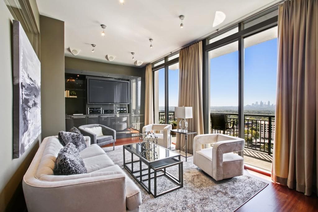 3 bedroom, 1,866 sq ft condominium sold at 3040 Peachtree Road 1510, Atlanta, GA 30305