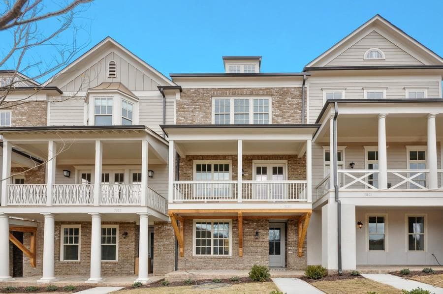 4 bedroom, 2,400 sq ft townhouse sold at 7015 Senaca Court, Roswell, GA 30076