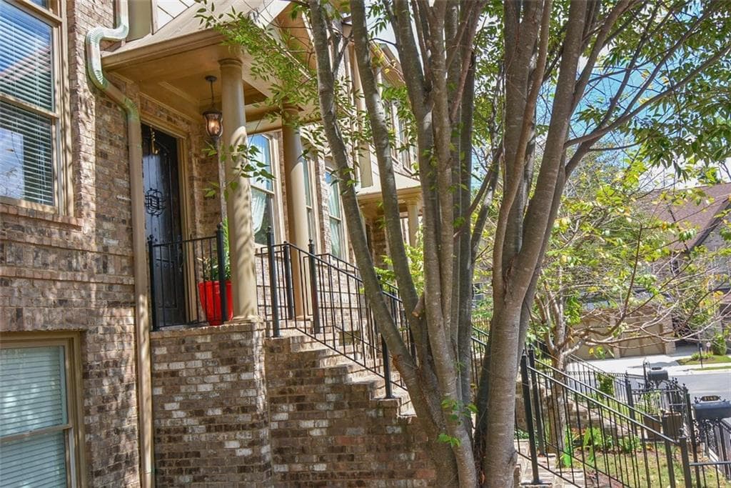 3 bedroom, 2,394 sq ft townhouse sold at 3548 Peacock Road, Alpharetta, GA 30004