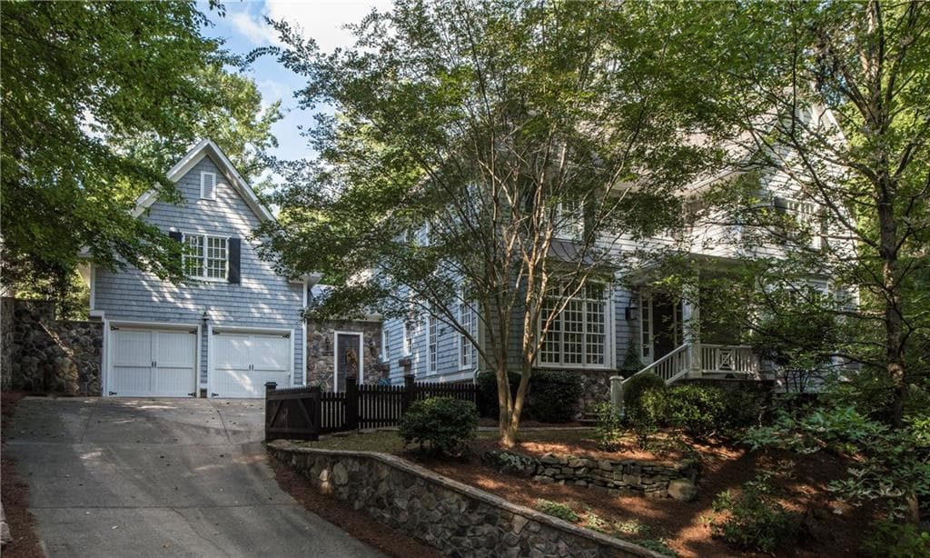 6 bedroom, 4,892 sq ft single family residence sold at 2790 Howell Mill Road, Atlanta, GA 30327