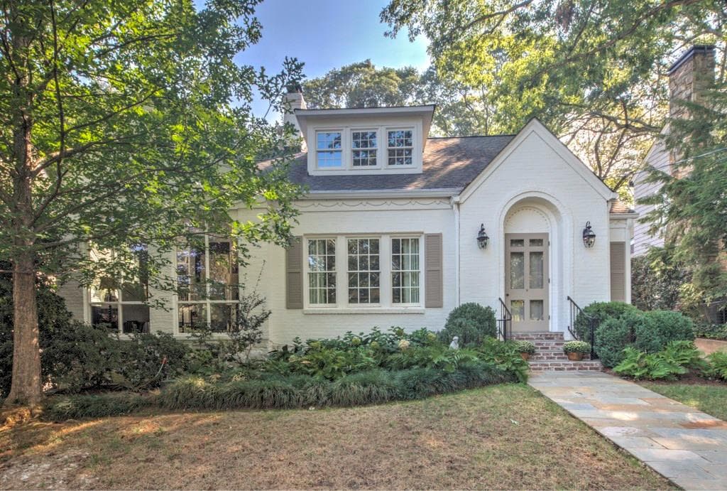 5 bedroom, 3,610 sq ft single family residence sold at 2325 Dellwood Drive, Atlanta, GA 30305