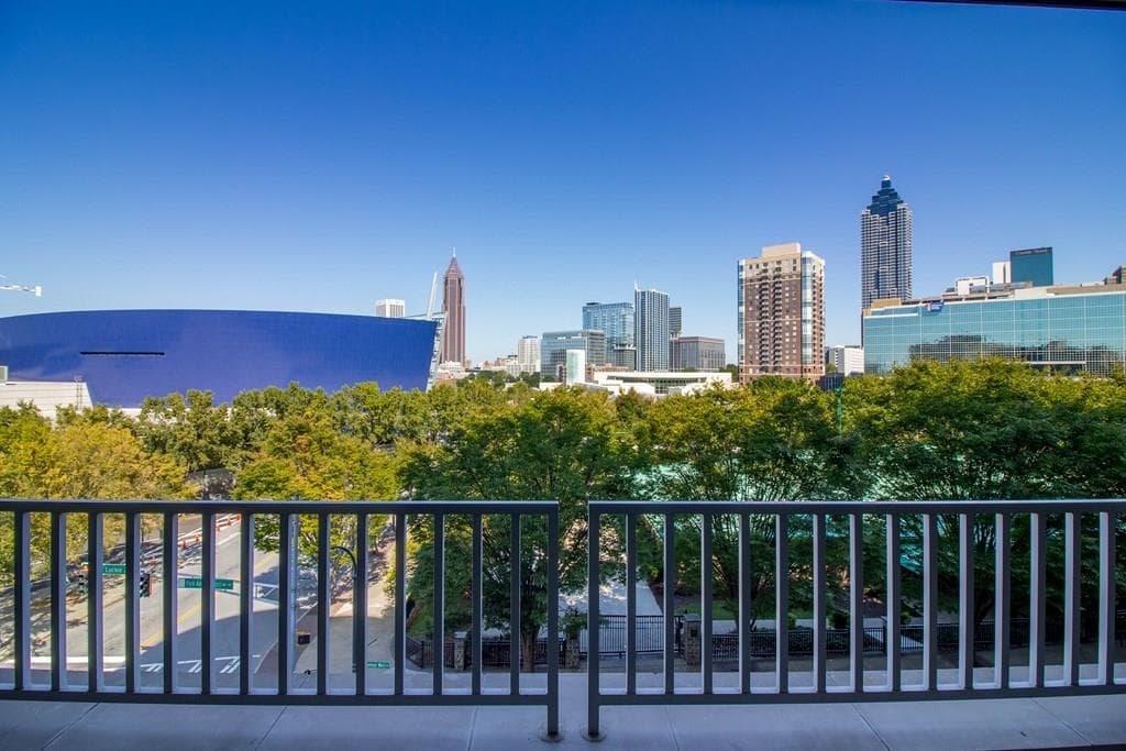3 bedroom, 2,447 sq ft condominium sold at 250 Park Avenue West 404, Atlanta, GA 30313