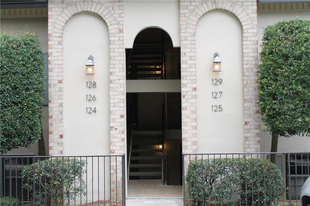 2 bedroom, 1,093 sq ft condominium sold at 127 Elysian Way, Atlanta, GA 30327