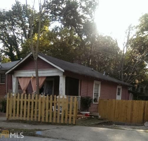 2 bedroom, 860 sq ft single family residence sold at 996 Mayson Turner Road, Atlanta, GA 30314
