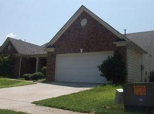 3 bedroom single family residence sold at 821 Windsor Oak Circle, Lawrenceville, GA 30045