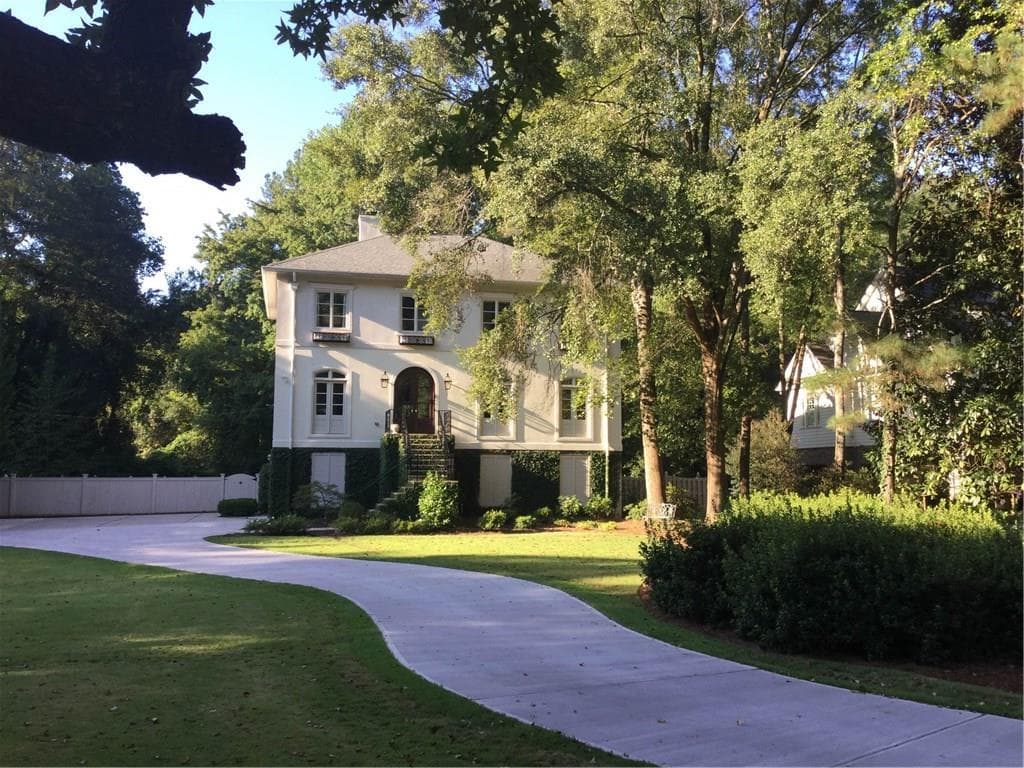 4 bedroom, 3,036 sq ft single family residence sold at 976 Peachtree Battle Circle, Atlanta, GA 30327