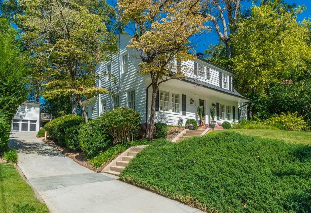 4 bedroom, 2,214 sq ft single family residence sold at 1310 Stillwood Drive, Atlanta, GA 30306