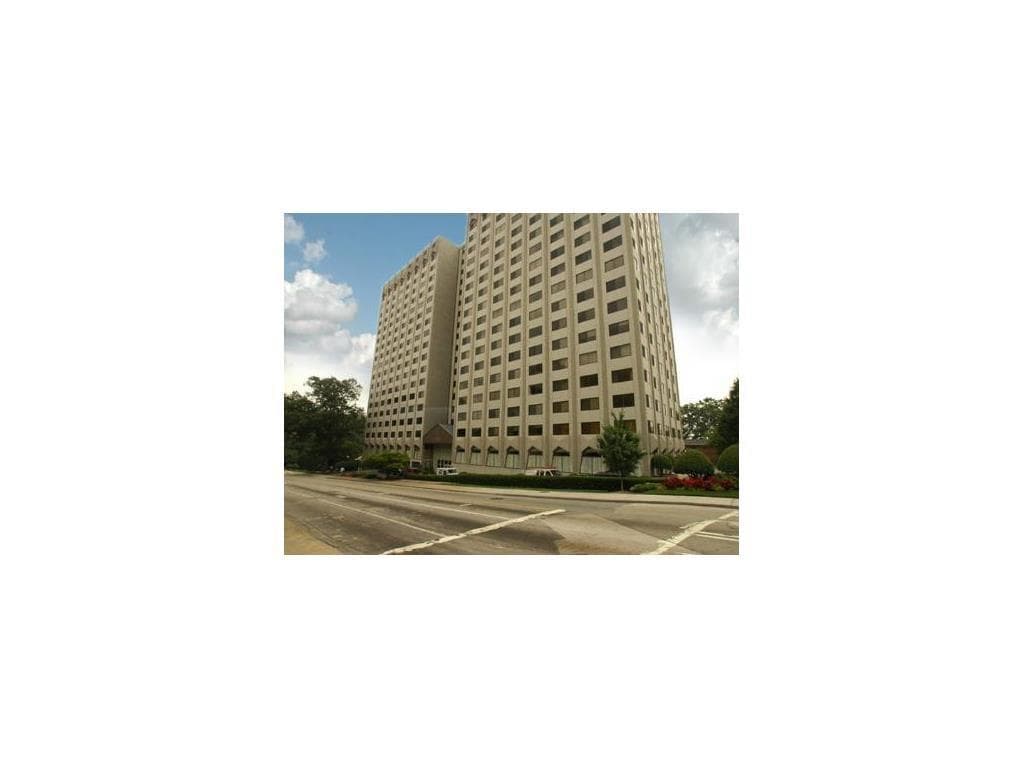 1 bedroom, 836 sq ft condominium sold at 2479 Peachtree Road 606, Atlanta, GA 30305