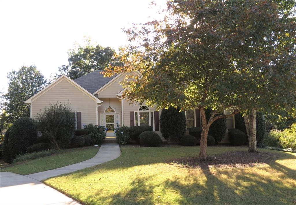 4 bedroom, 2,822 sq ft single family residence sold at 4090 Chestnut Springs Court, Cumming, GA 30041