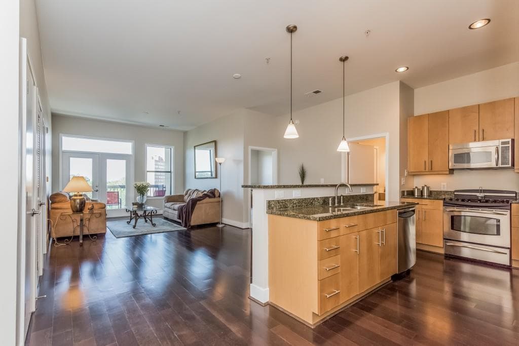 2 bedroom, 1,196 sq ft condominium sold at 425 CHAPEL Street 1403, Atlanta, GA 30313