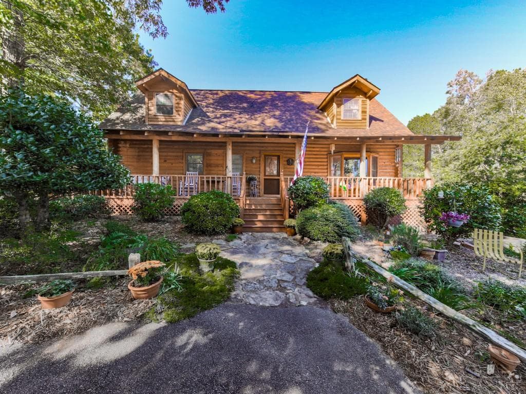 4 bedroom, 2,753 sq ft single family residence sold at 2930 Trickum Drive, Woodstock, GA 30188
