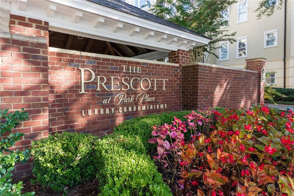 2 bedroom, 1,312 sq ft condominium sold at 11 Perimeter Center 2105, Atlanta, GA 30346