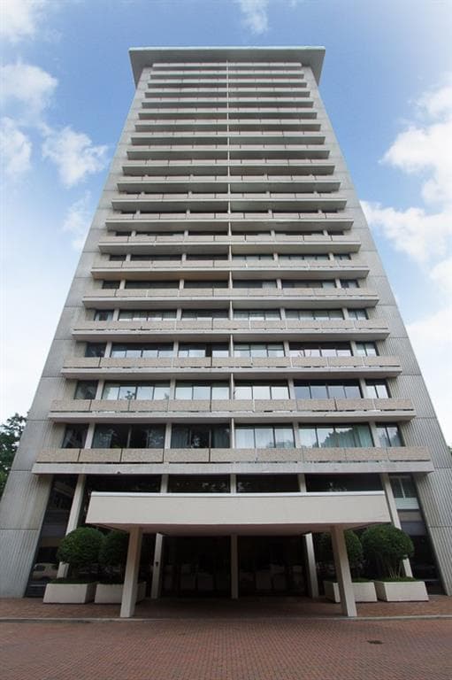 1 bedroom, 1,244 sq ft condominium sold at 2575 Peachtree Road 11D, Atlanta, GA 30305