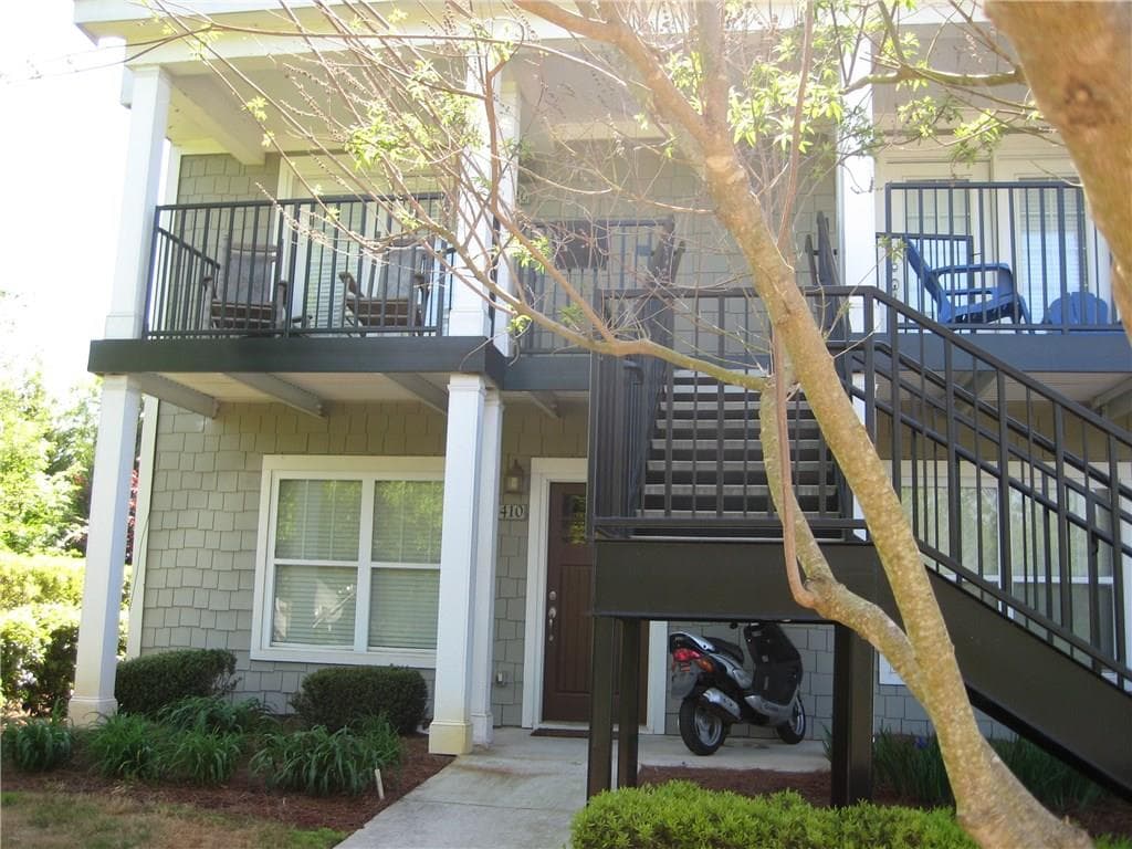3 bedroom, 1,444 sq ft condominium sold at 490 Barnett Shoals Road 406, Athens, GA 30605