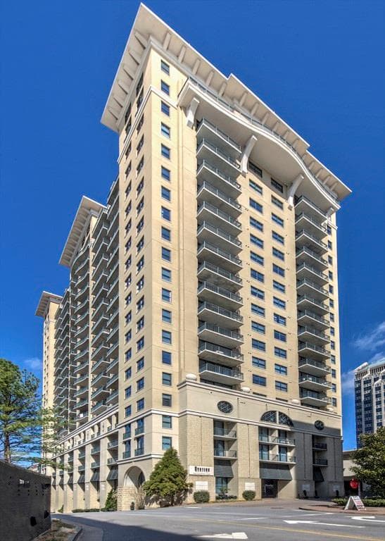 1 bedroom, 800 sq ft condominium sold at 3040 Peachtree Road 1814, Atlanta, GA 30305