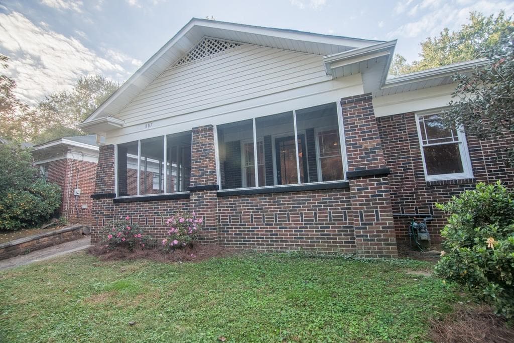 3 bedroom, 1,600 sq ft single family residence sold at 887 E Confederate Avenue, Atlanta, GA 30316