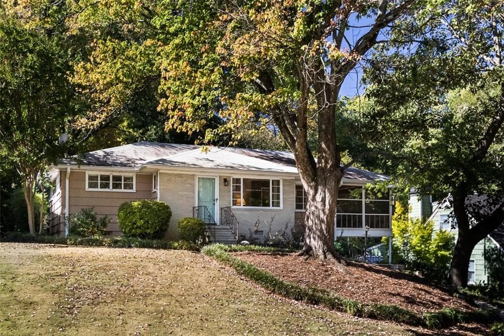 3 bedroom, 1,500 sq ft single family residence sold at 2506 Parkdale Place, Atlanta, GA 30305