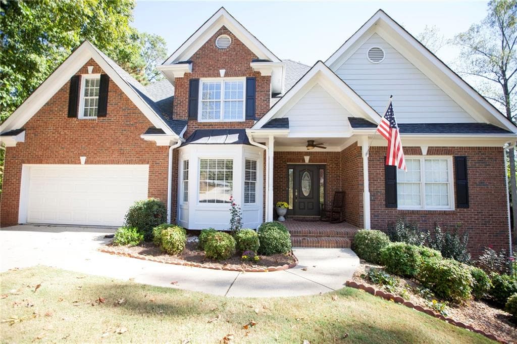 4 bedroom, 3,658 sq ft single family residence sold at 5030 Johns Court, Alpharetta, GA 30004