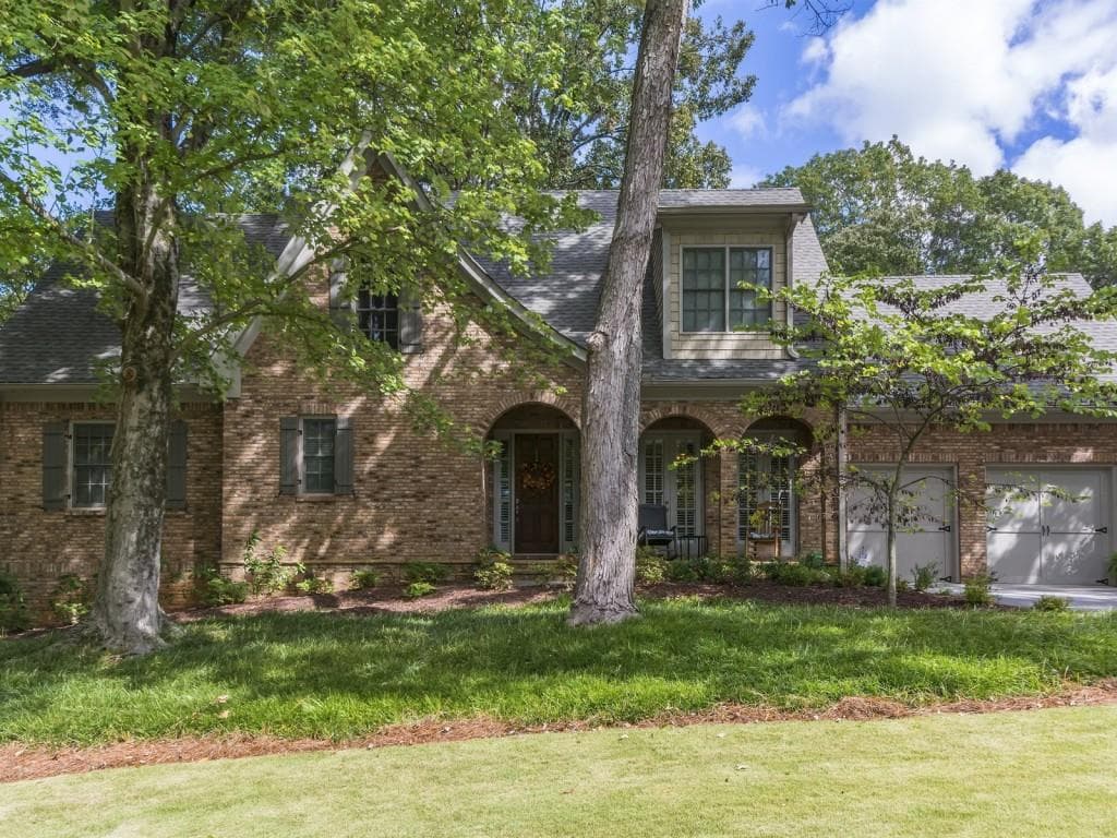 4 bedroom, 3,207 sq ft single family residence sold at 1027 Northcliffe Drive, Atlanta, GA 30318