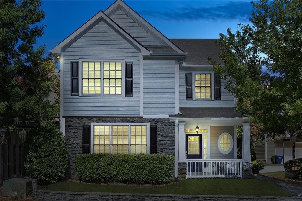 3 bedroom, 2,076 sq ft single family residence sold at 2204 Parkview Run, Atlanta, GA 30318