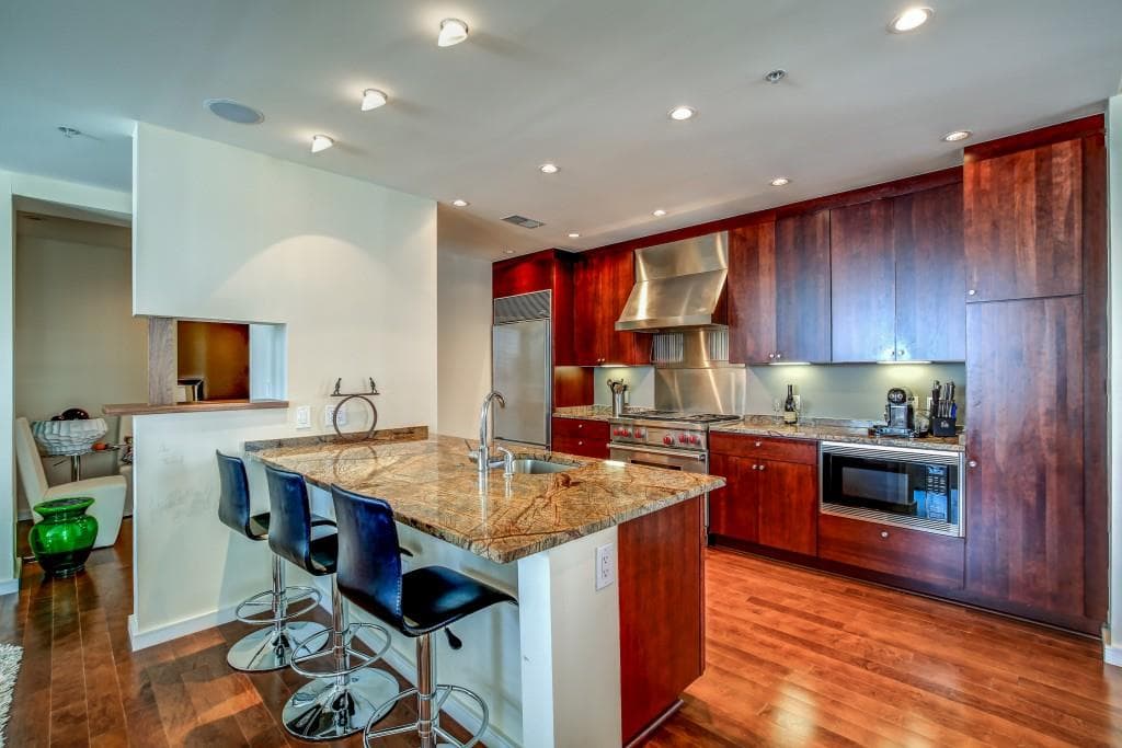 3 bedroom, 2,027 sq ft condominium sold at 3325 Piedmont Road 1701, Atlanta, GA 30305