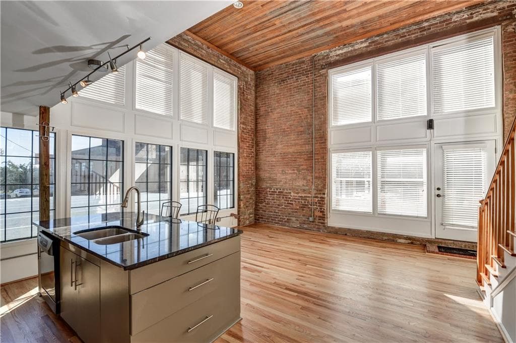 2 bedroom, 1,314 sq ft condominium sold at 215 Peters Street C, Atlanta, GA 30313
