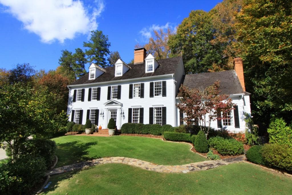 4 bedroom, 6,096 sq ft single family residence sold at 2919 Bakers Farm Road, Atlanta, GA 30339