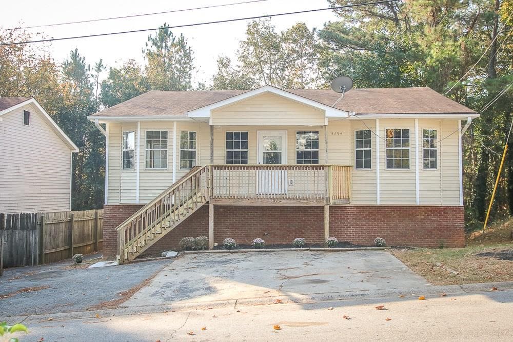 5 bedroom, 3,004 sq ft single family residence sold at 4699 CANDLEWYCK Way, Buford, GA 30518