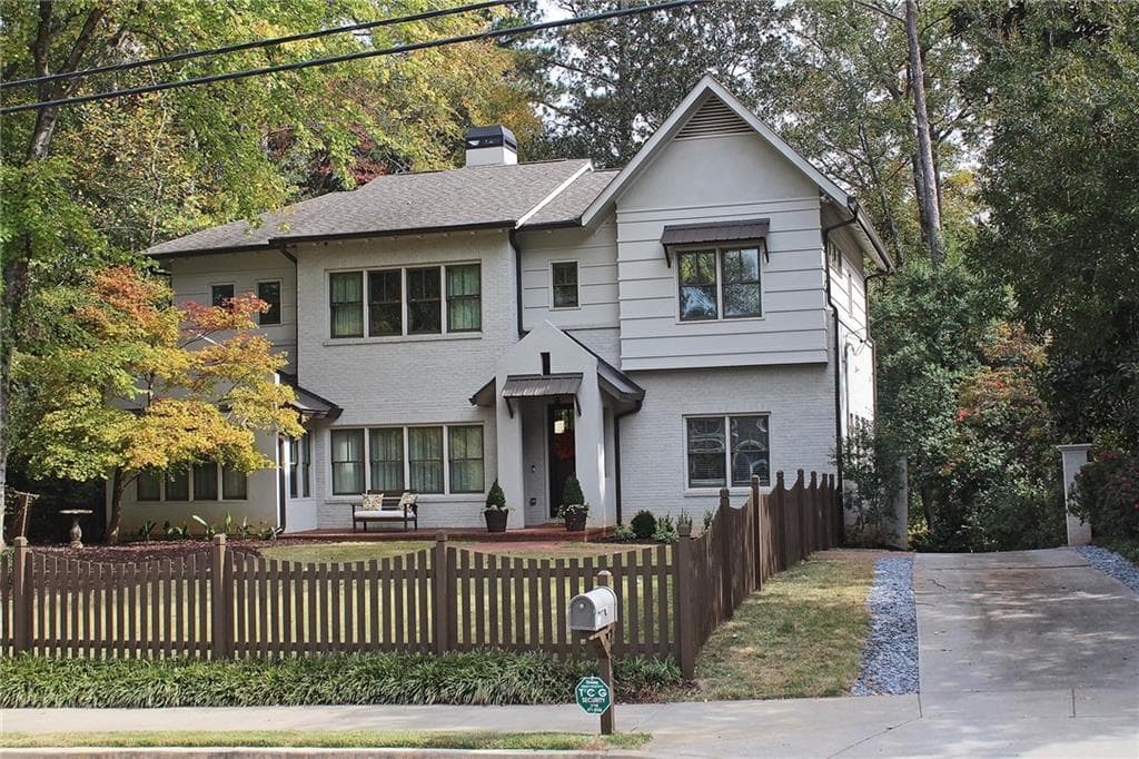 4 bedroom, 2,960 sq ft single family residence sold at 2419 Howell Mill Road, Atlanta, GA 30318