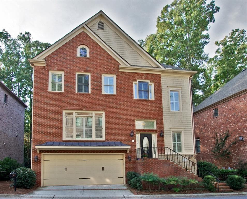 4 bedroom single family residence sold at 1015 Manorwood Court, Sandy Springs, GA 30328