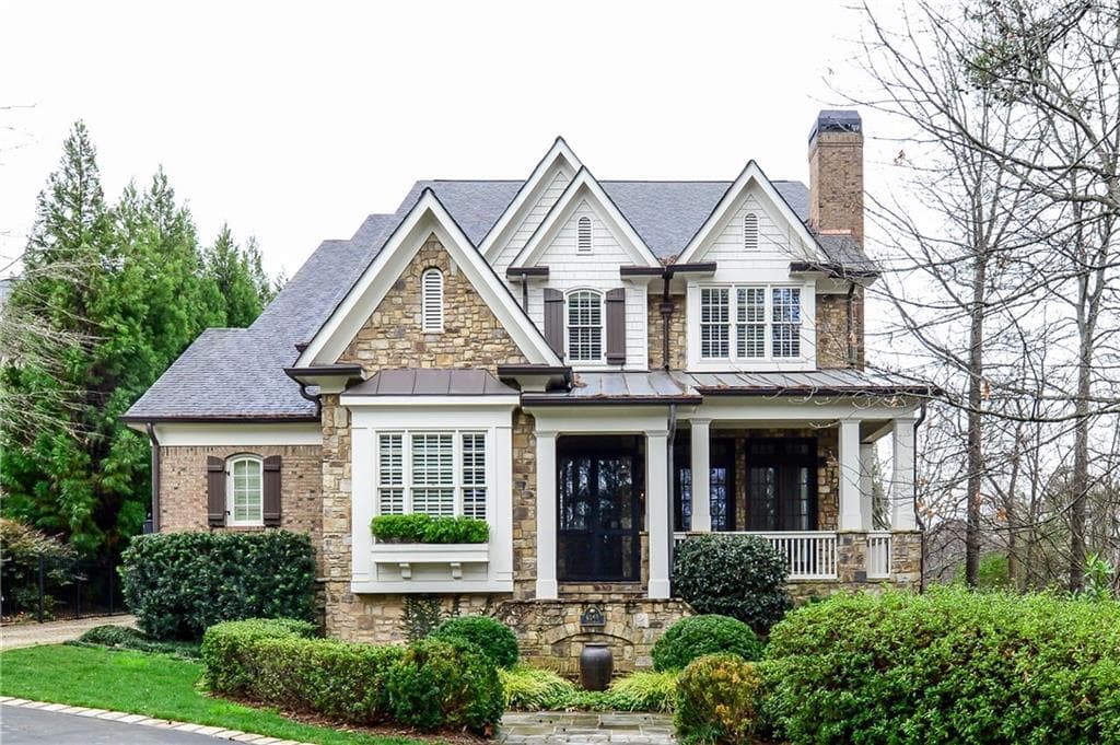 5 bedroom, 8,036 sq ft single family residence sold at 4168 Wieuca Road, Atlanta, GA 30342