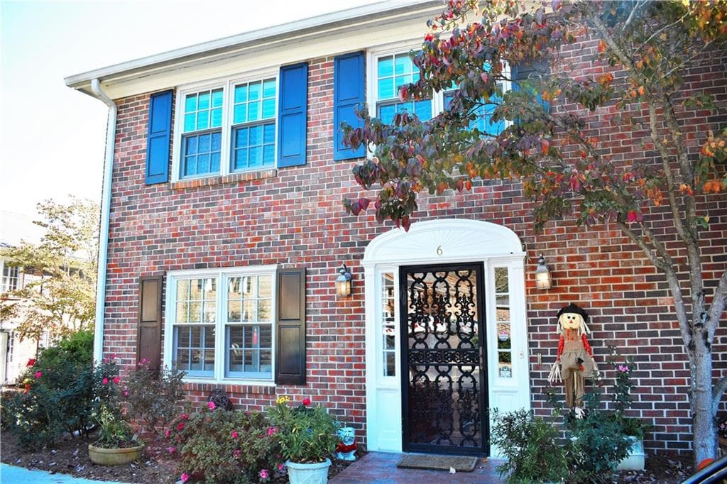 3 bedroom, 2,250 sq ft condominium sold at 4545 Wieuca Road 6, Atlanta, GA 30342