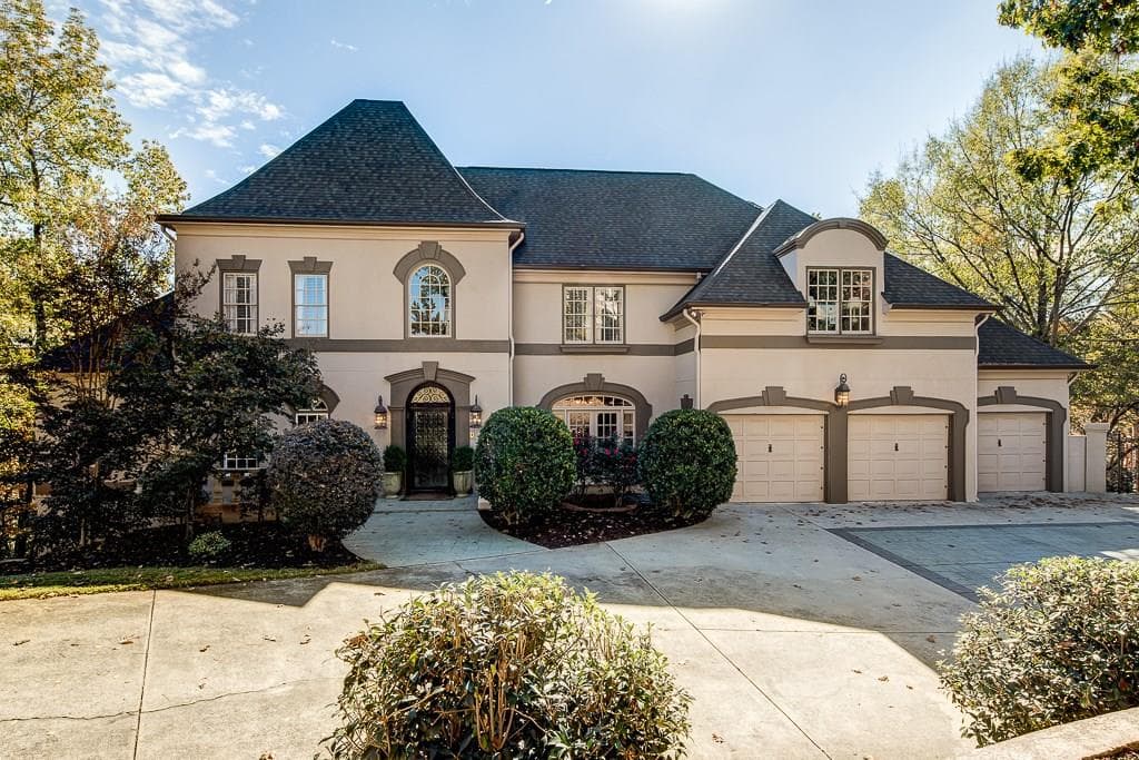6 bedroom, 4,949 sq ft single family residence sold at 8345 Jett Ferry Road, Sandy Springs, GA 30350