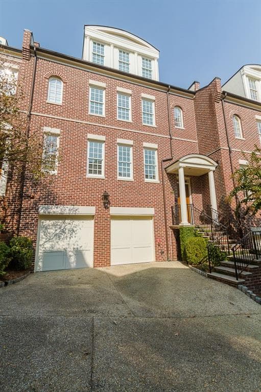 4 bedroom, 5,303 sq ft townhouse sold at 3305 SE Paces Ferry Avenue, Atlanta, GA 30339