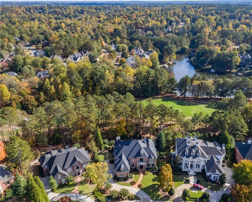 5 bedroom single family residence sold at 2260 Blackheath Trace, Alpharetta, GA 30005