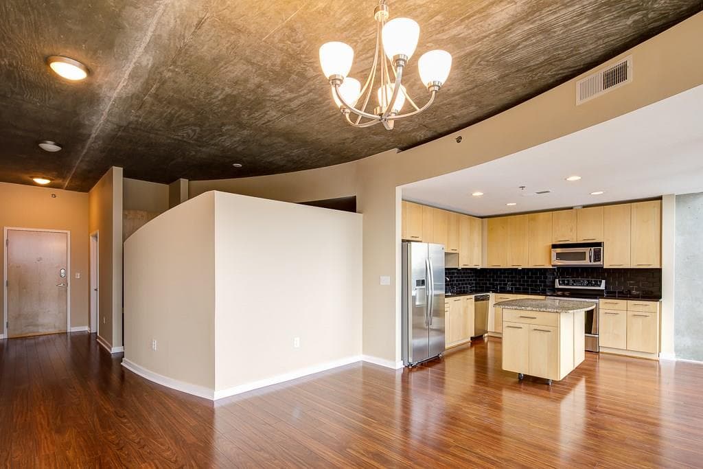 1 bedroom, 789 sq ft condominium sold at 3324 Peachtree Road 1507, Atlanta, GA 30326