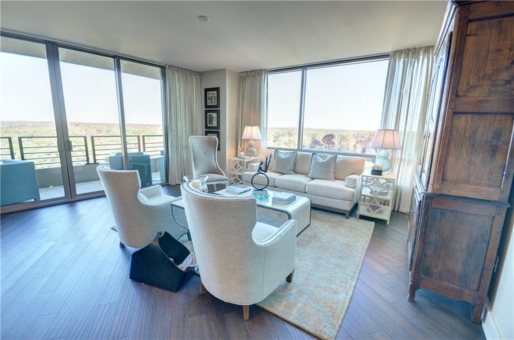 1 bedroom, 1,143 sq ft condominium sold at 700 Park Regency Place 1602, Atlanta, GA 30326
