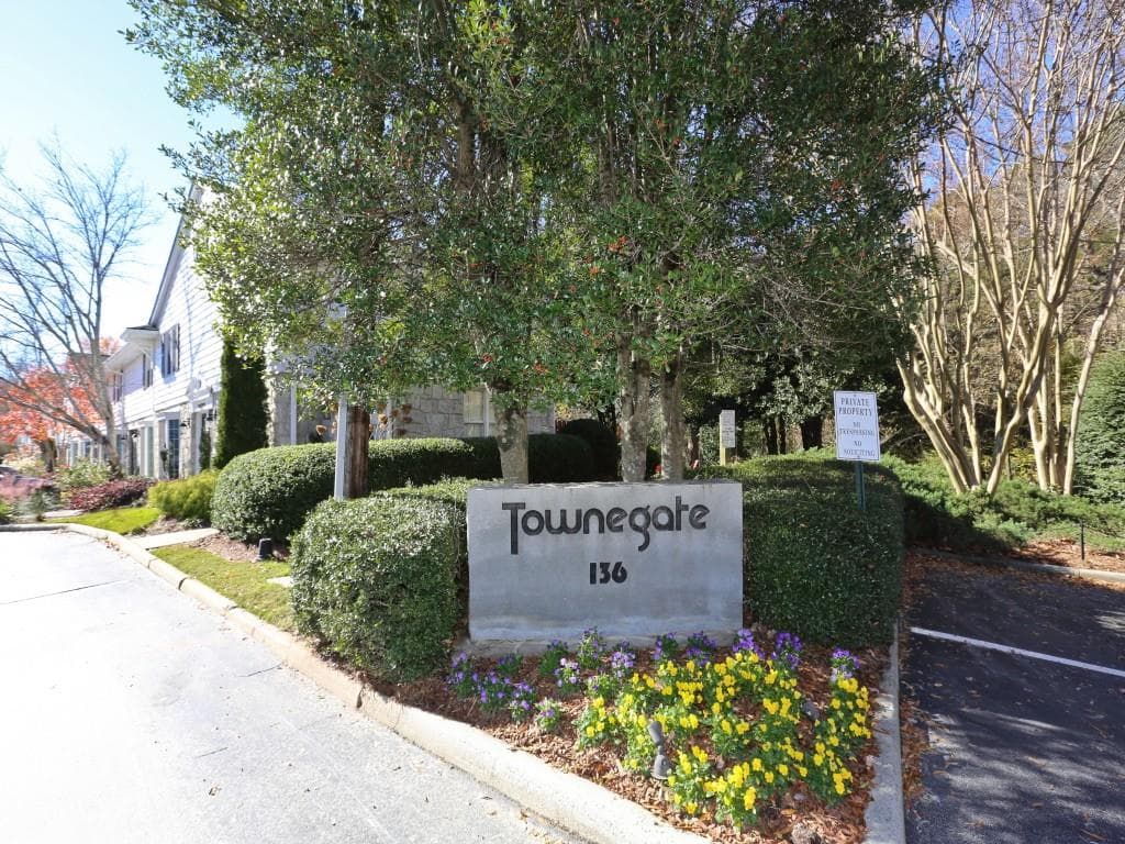 2 bedroom, 1,108 sq ft condominium sold at 136 Peachtree Memorial Drive 2, Atlanta, GA 30309
