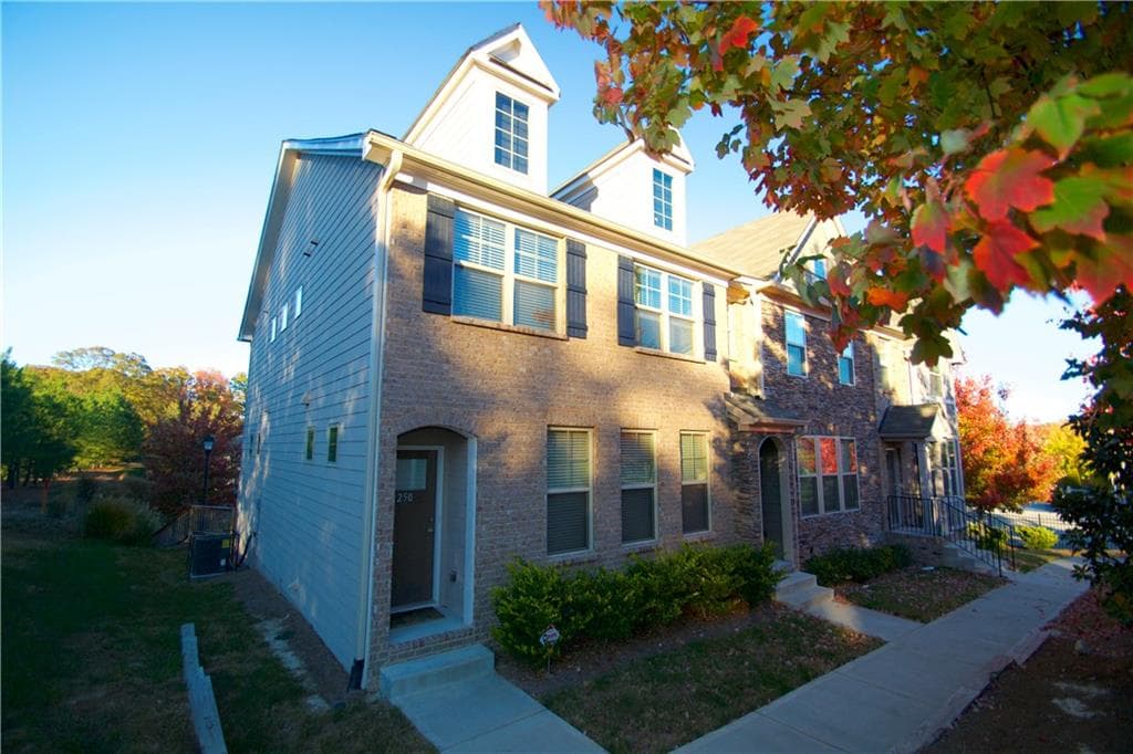 3 bedroom, 2,217 sq ft townhouse sold at 2250 Whiteoak Drive, Smyrna, GA 30080