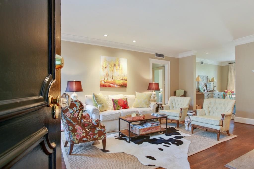 2 bedroom, 1,300 sq ft condominium sold at 2260 Peachtree Road D6, Atlanta, GA 30309