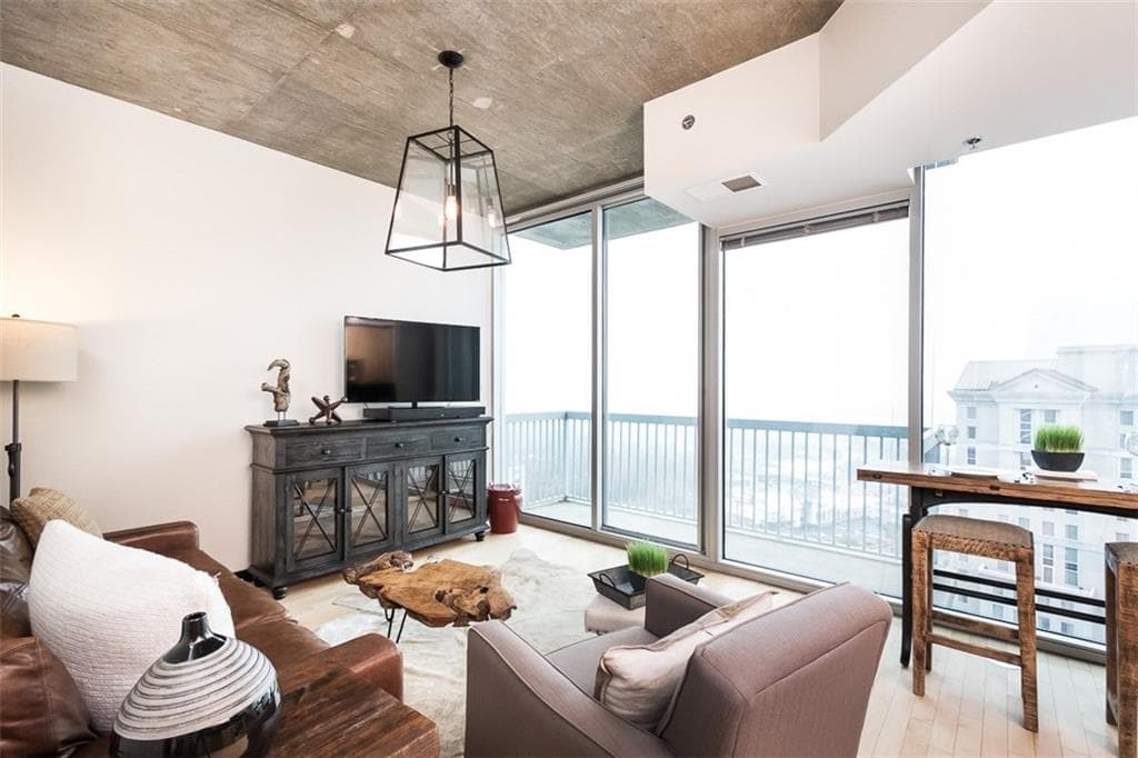 1 bedroom condominium sold at 3324 Peachtree Road 2316, Atlanta, GA 30326