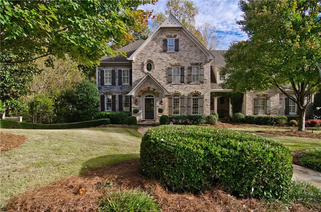 6 bedroom, 6,378 sq ft single family residence sold at 4231 Potters Walk, Atlanta, GA 30342