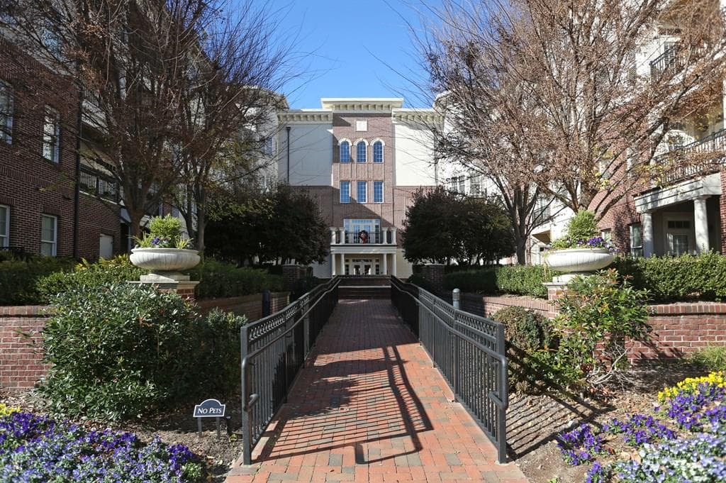 1 bedroom, 871 sq ft condominium sold at 3635 E Paces Circle 1312, Atlanta, GA 30326