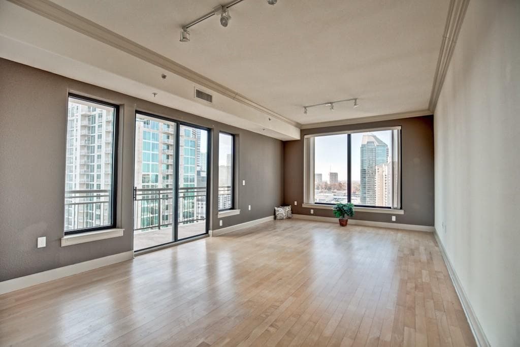1 bedroom, 1,303 sq ft condominium sold at 3445 Stratford Road 2008, Atlanta, GA 30326