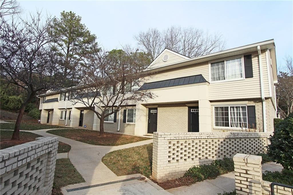 6940 Roswell Road 18C, Atlanta, GA 30328 — most recent listing photo