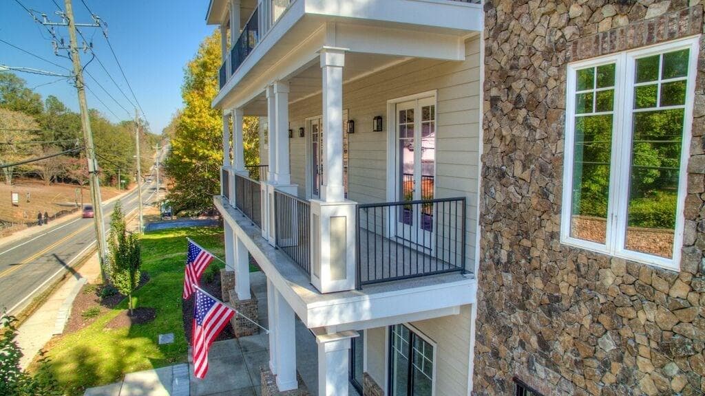2 bedroom, 1,625 sq ft condominium sold at 303 Canton Way, Roswell, GA 30075
