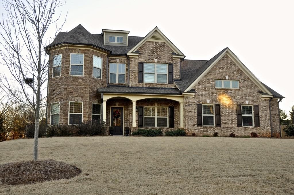 4 bedroom, 3,293 sq ft single family residence sold at 8225 Post Oak Lane, Gainesville, GA 30506