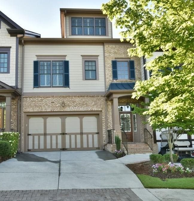 4 bedroom, 4,100 sq ft townhouse sold at 6965 Fellowship Lane, Flowery Branch, GA 30542