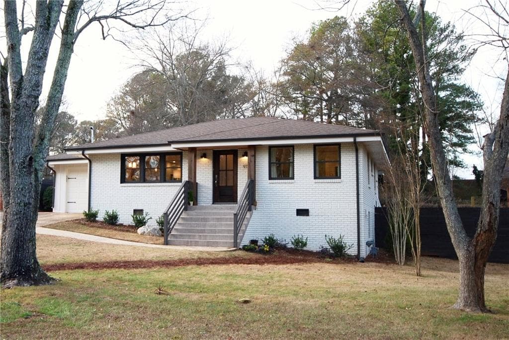 3 bedroom, 1,070 sq ft single family residence sold at 911 Lake Court, Smyrna, GA 30082